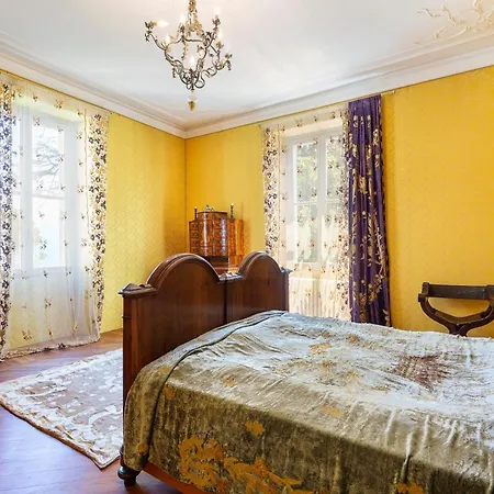 Historical Gina With Magic View Dizzasco